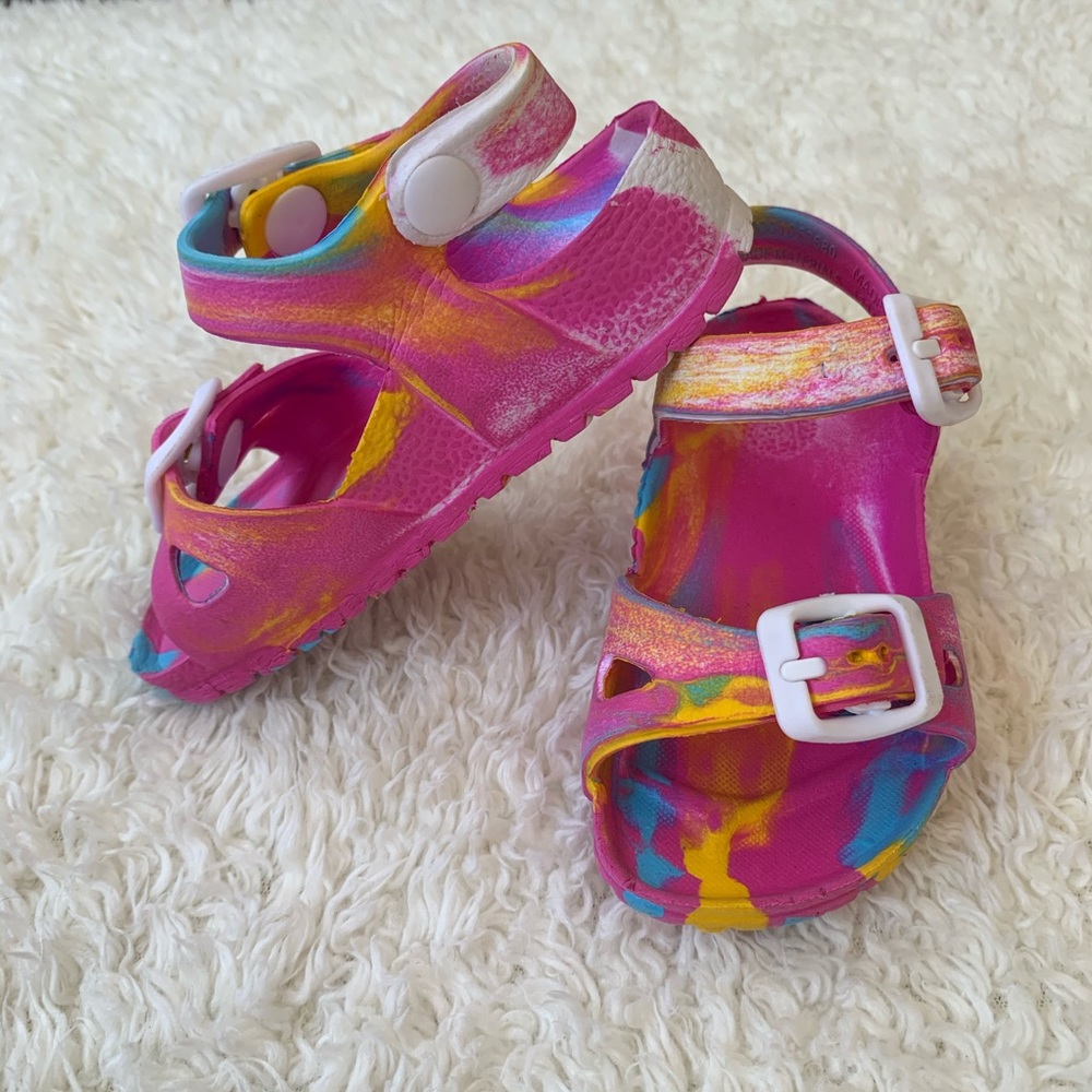 5/$15 Girls Pink Tie Dye Sandals Shoes Small (5-6)